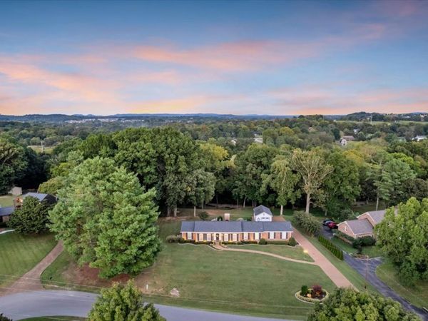 303 Ellington Dr , Franklin, TN 37064