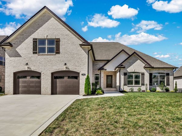 390 Young Ln, Pleasant View, TN 37146