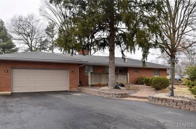 202 N Charcoal Street , Troy, IL 62294 Main Photo