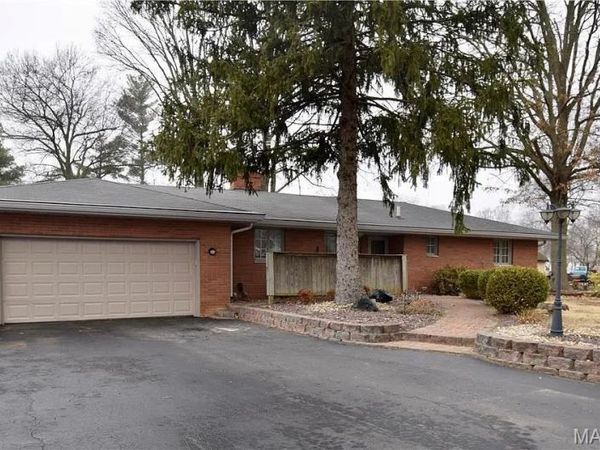 202 N Charcoal Street , Troy, IL 62294
