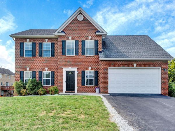 2914 Adam DR, Vinton, VA 24179