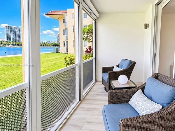 2949 Point East Dr , Unit B105, Aventura, FL 33160