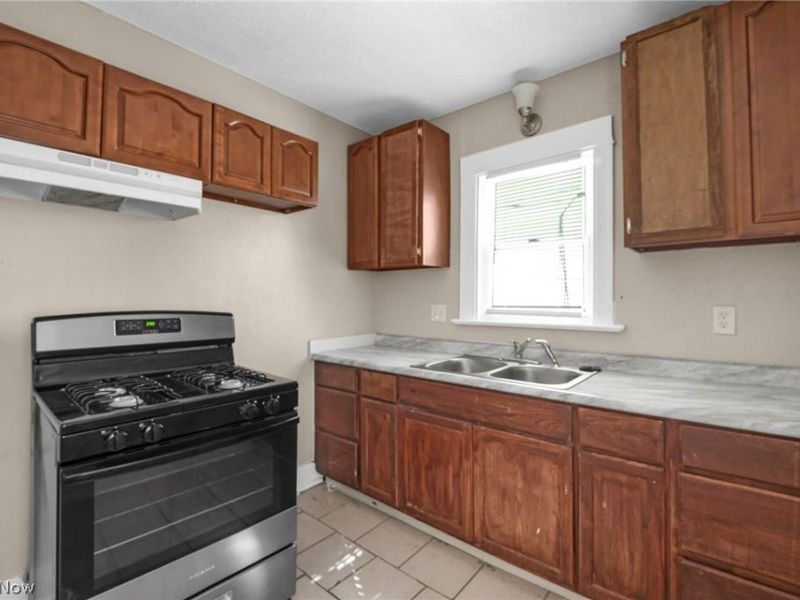 447 E 115 Street, Cleveland, OH 44108 Photo 8