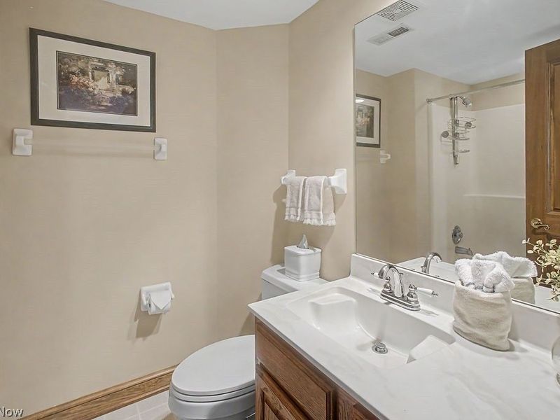 637 King Beach Drive, Howard, OH 43028 Photo 36