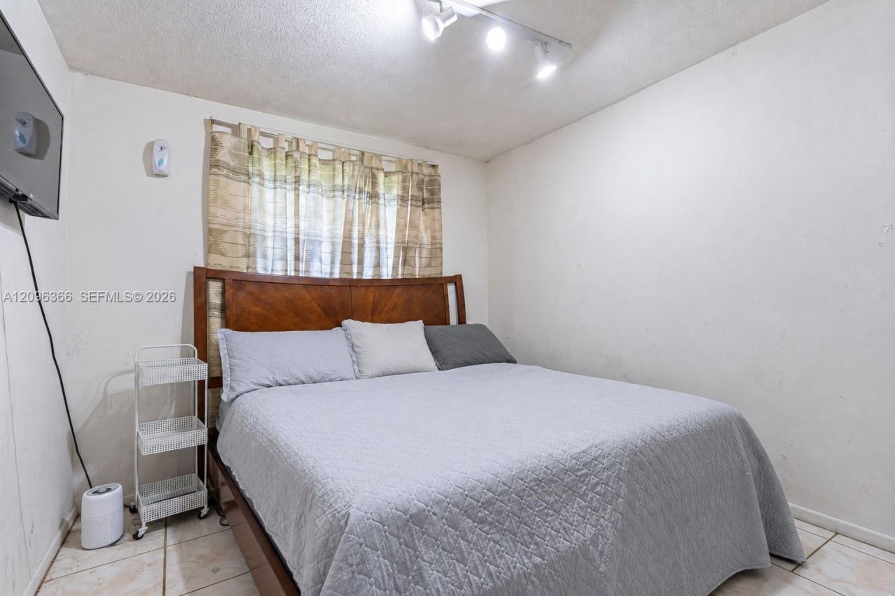 1409 NE 152nd St , North Miami Beach, FL 33162 Photo
