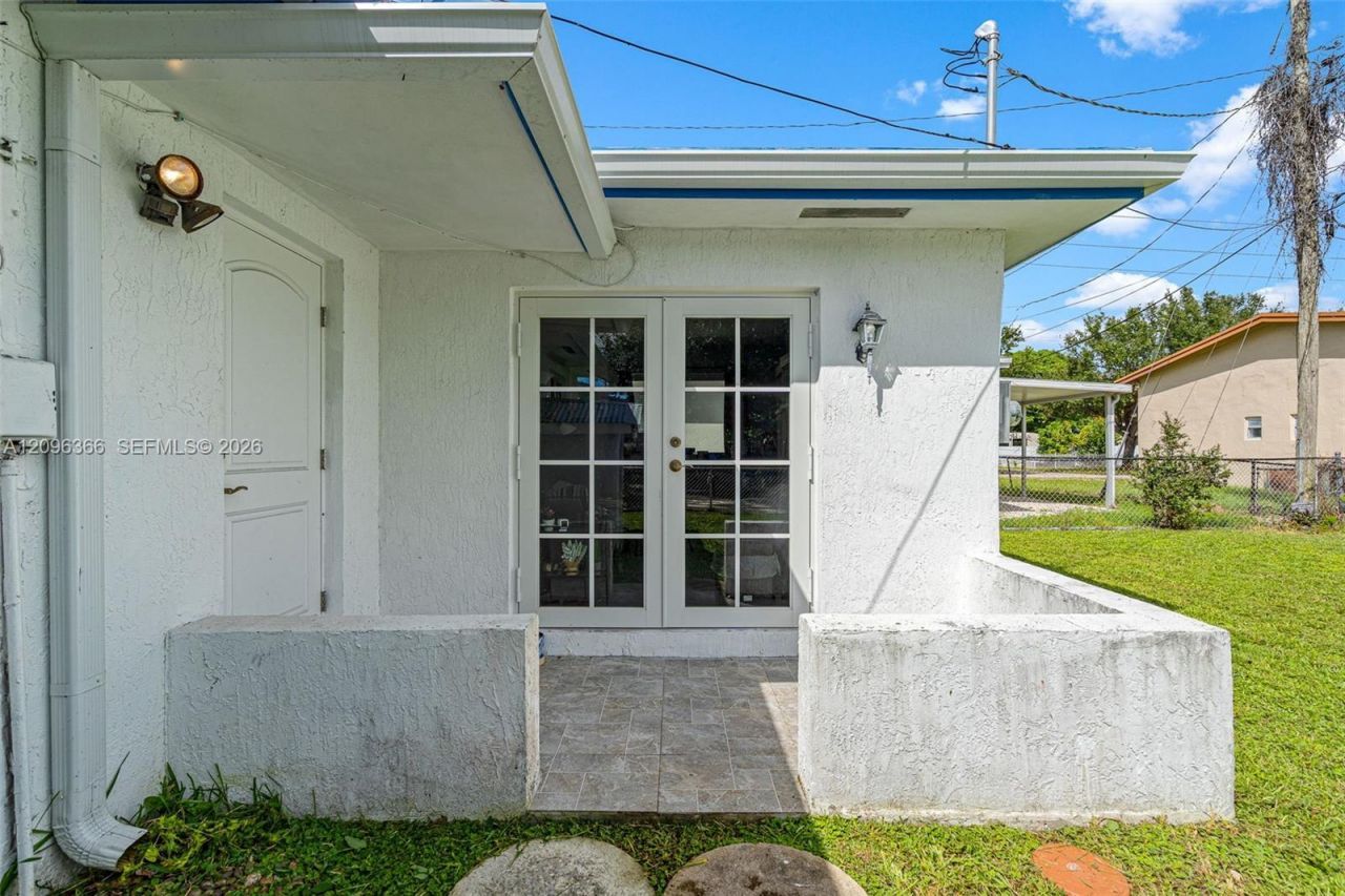 1409 NE 152nd St , North Miami Beach, FL 33162 Photo