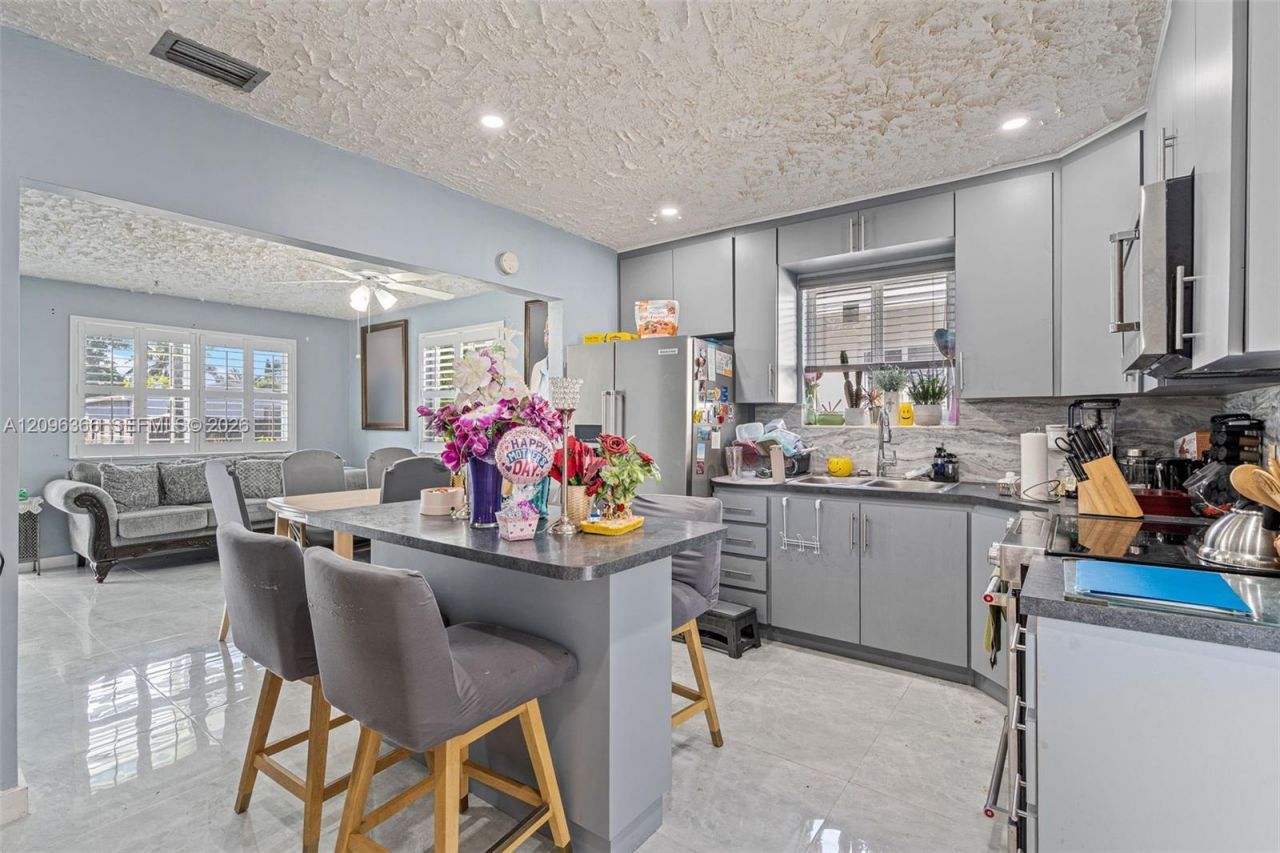 1409 NE 152nd St , North Miami Beach, FL 33162 Photo