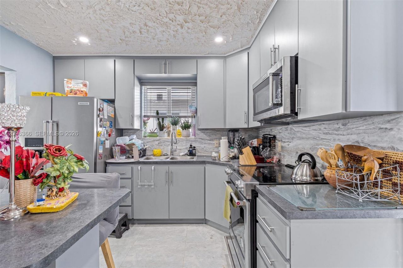 1409 NE 152nd St , North Miami Beach, FL 33162 Photo