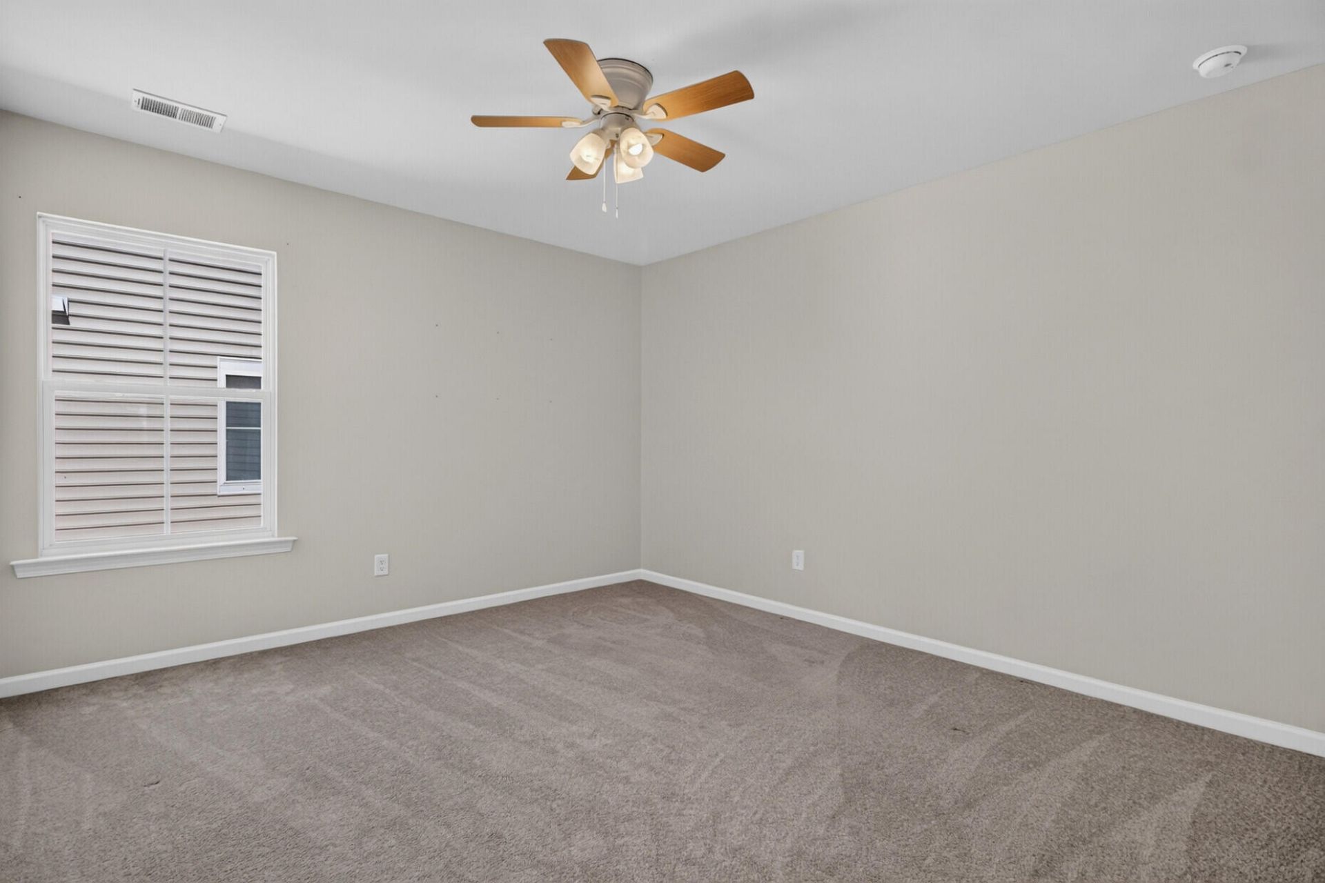 995 Arrowwood Way Photo 32