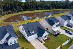 995 Arrowwood Way photo 4