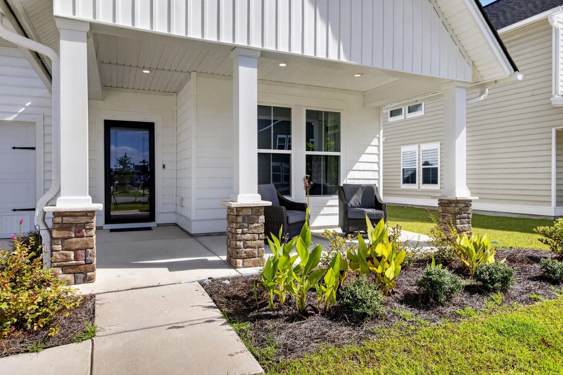 995 Arrowwood Way Photo 5