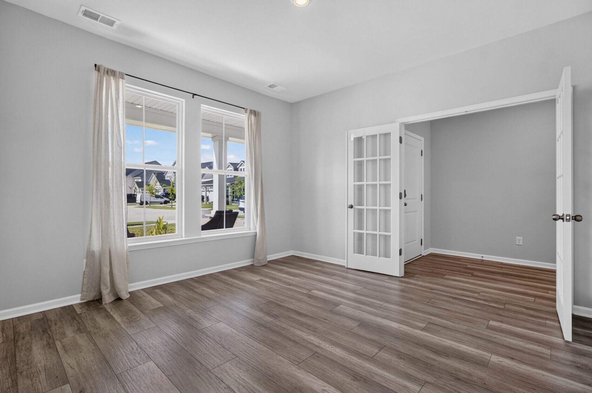 995 Arrowwood Way Photo 7
