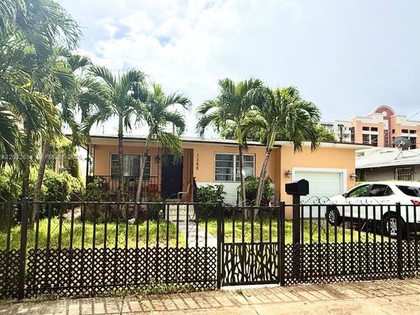 1388 NW 55 St , Miami, FL 33142