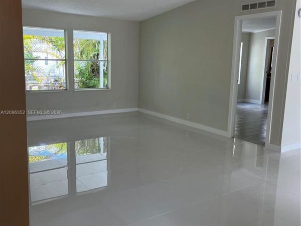 19800 SW 180 , Miami, FL 33187