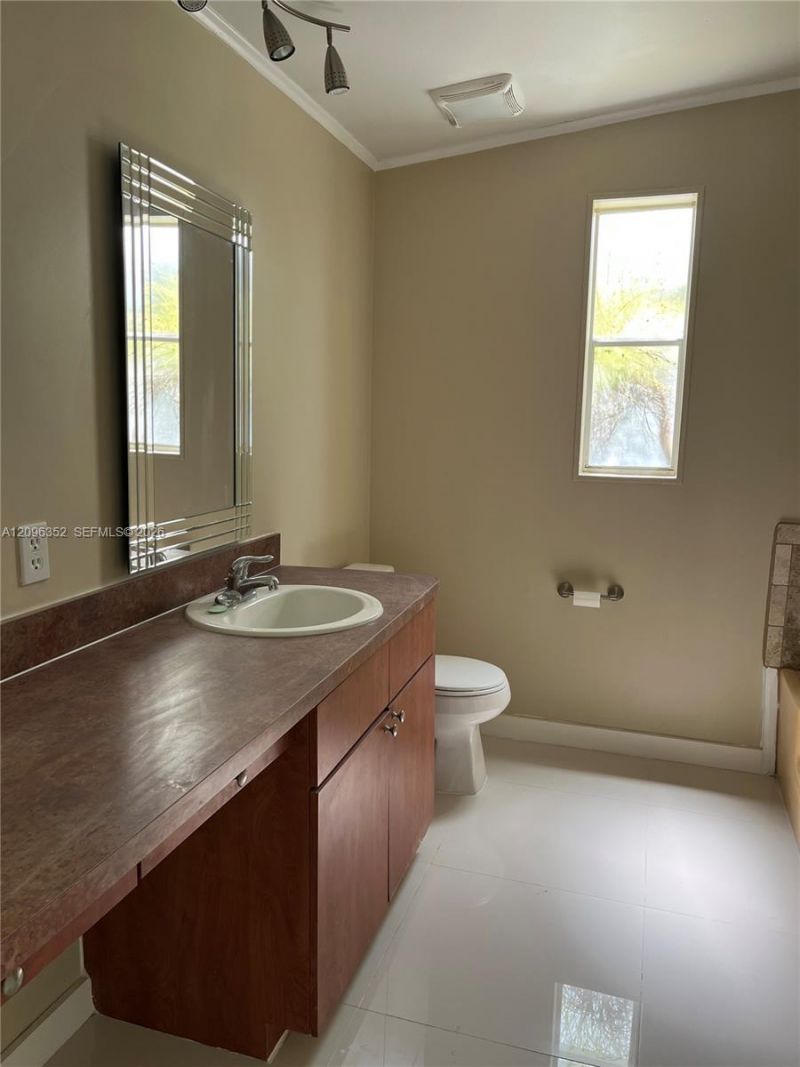 19800 SW 180 , Miami, FL 33187 Photo