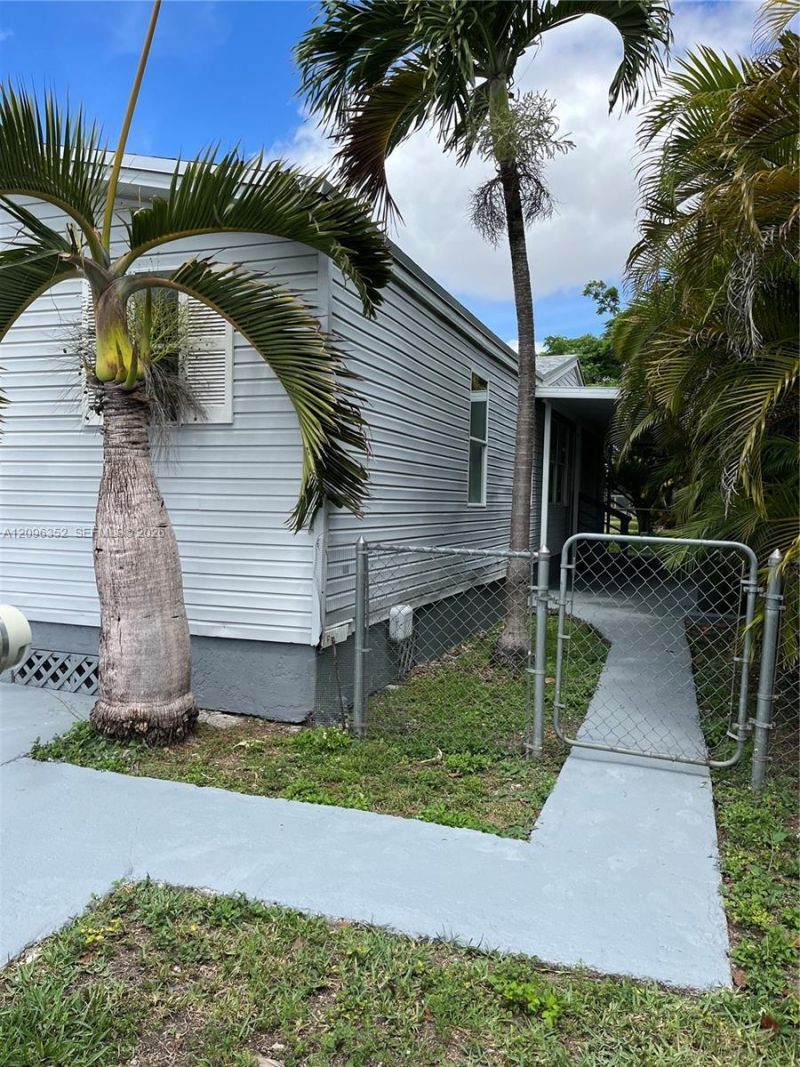19800 SW 180 , Miami, FL 33187 Photo