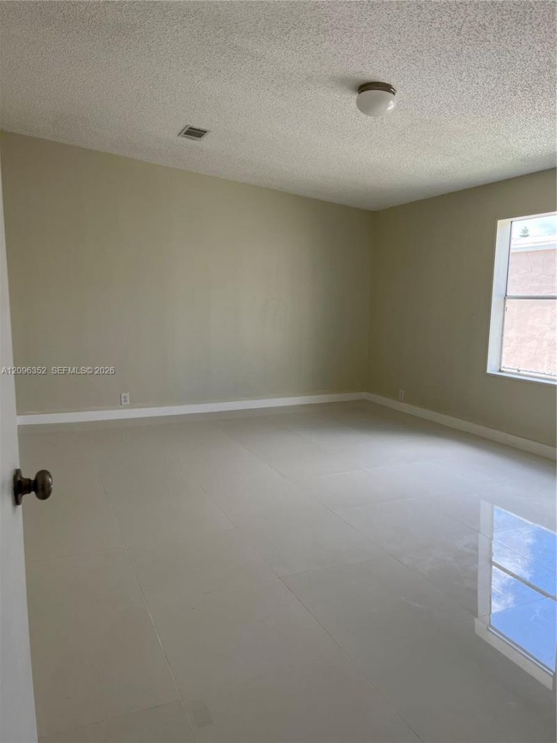 19800 SW 180 , Miami, FL 33187 Photo