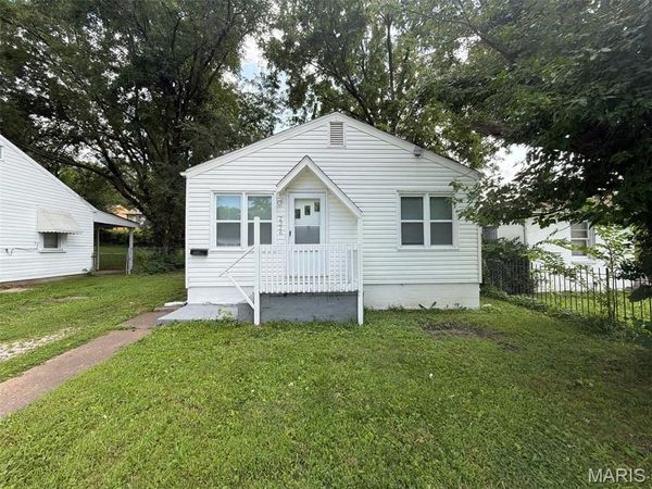 2326 Chambers Road , St Louis, MO 63136