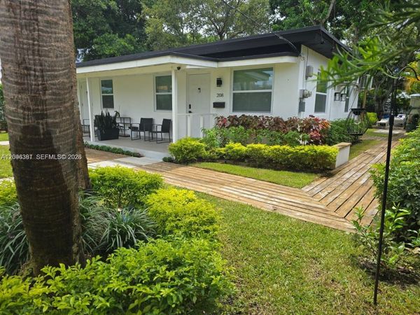 208 SE 4th St , Unit 1-2, Hallandale Beach, FL 33009