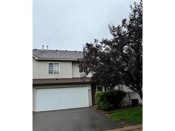 2402 Oakridge Circle, Hudson, WI 54016