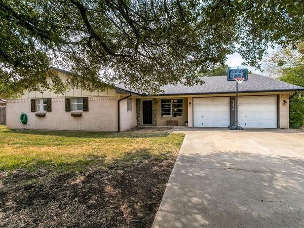 5474 Valley Drive , Fort Worth, TX 76140