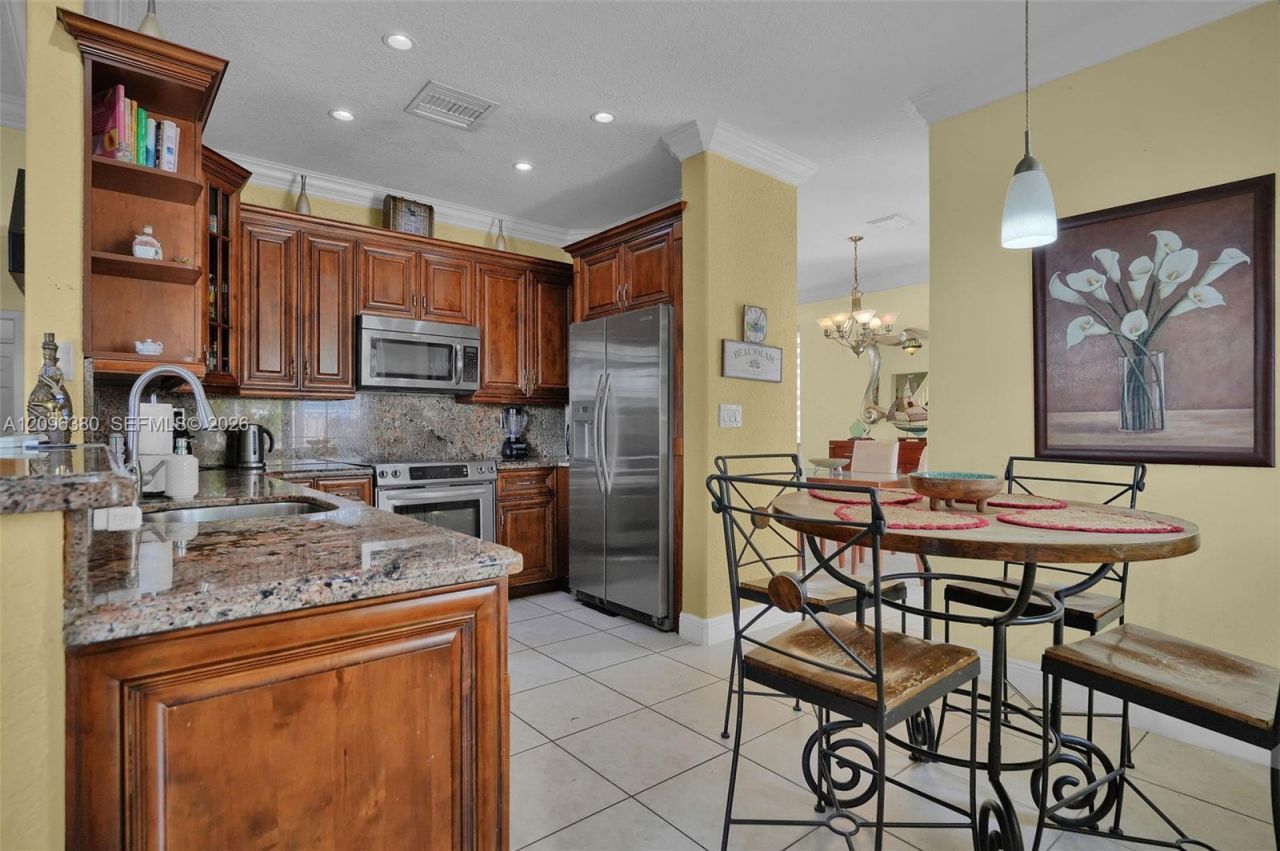 6114 SW 158th Pass , Miami, FL 33193 Photo