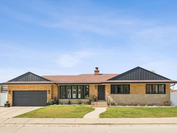 8425 W Sunnyside Avenue , Chicago, IL 60656