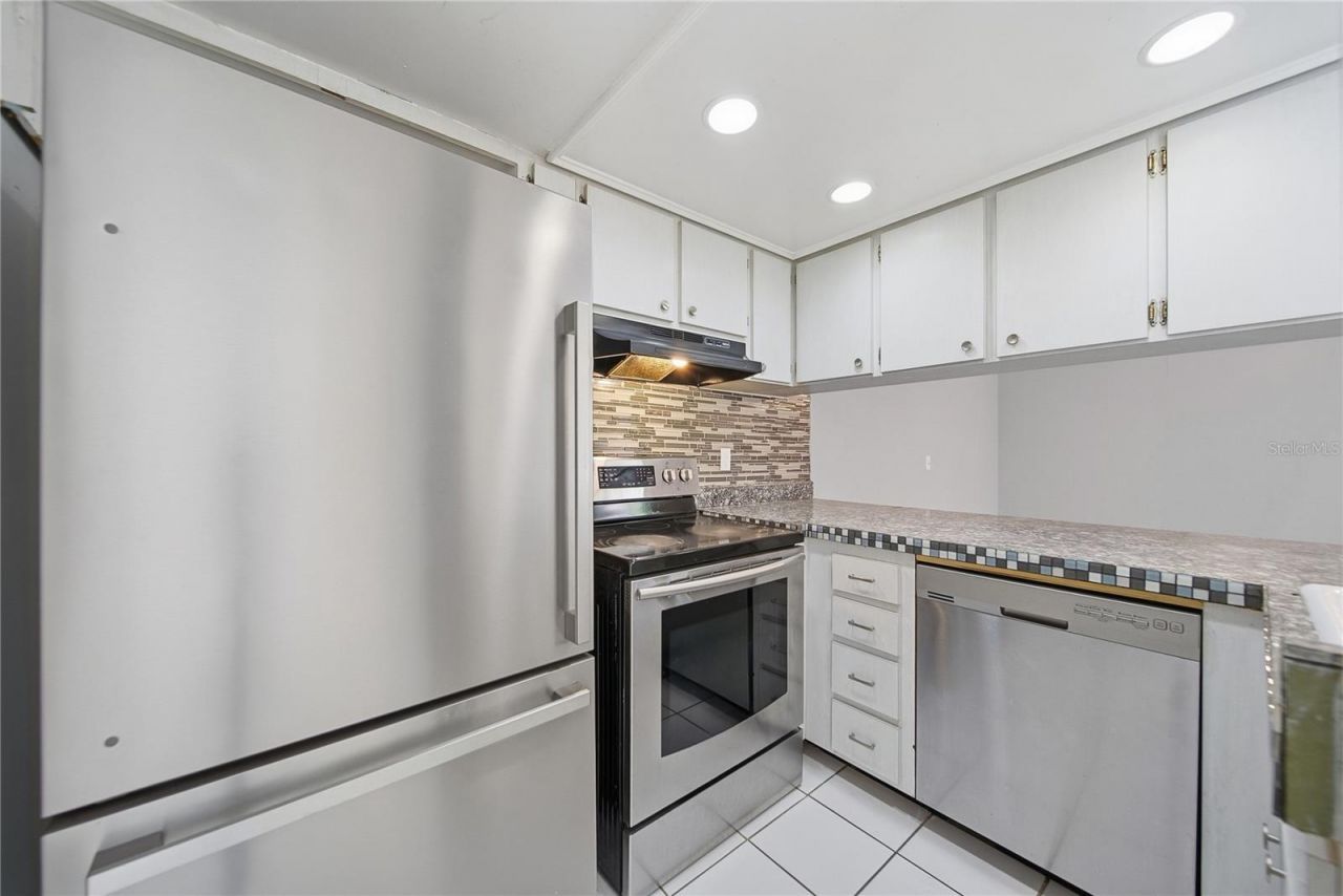 912 Byron Lane, Unit 5C, Sarasota, FL 34243 Photo