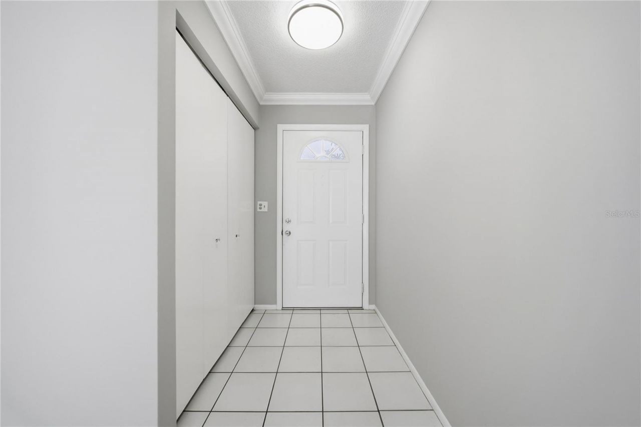 912 Byron Lane, Unit 5C, Sarasota, FL 34243 Photo