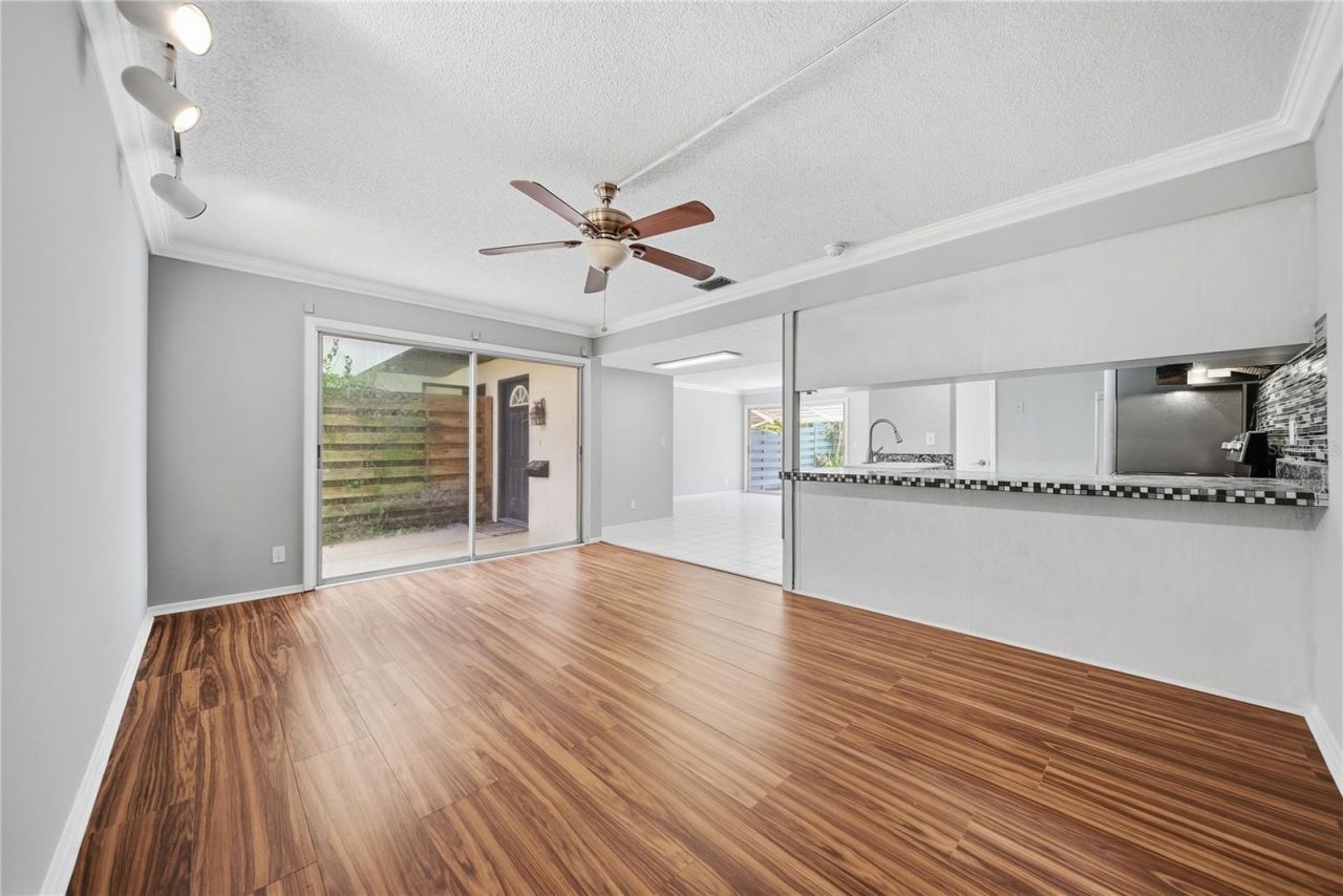 912 Byron Lane, Unit 5C, Sarasota, FL 34243 Photo