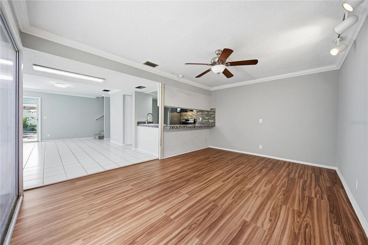 912 Byron Lane, Unit 5C, Sarasota, FL 34243 Photo