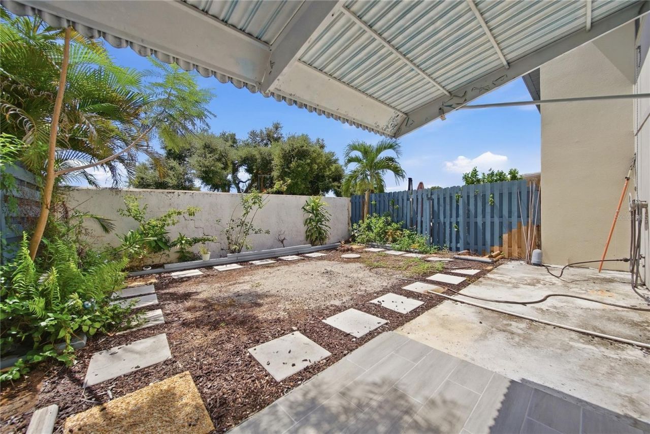 912 Byron Lane, Unit 5C, Sarasota, FL 34243 Photo