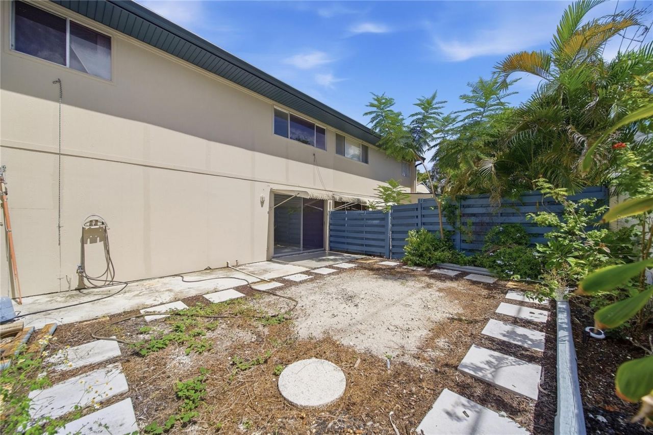 912 Byron Lane, Unit 5C, Sarasota, FL 34243 Photo