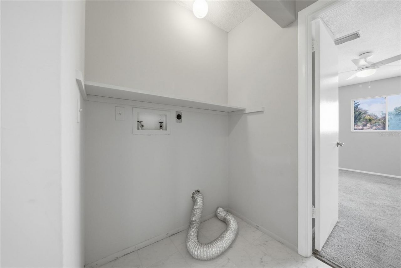 912 Byron Lane, Unit 5C, Sarasota, FL 34243 Photo