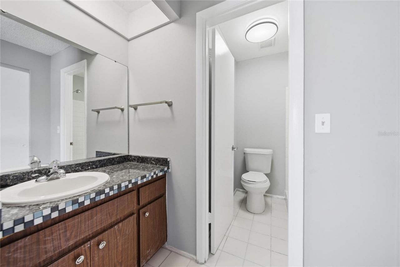 912 Byron Lane, Unit 5C, Sarasota, FL 34243 Photo