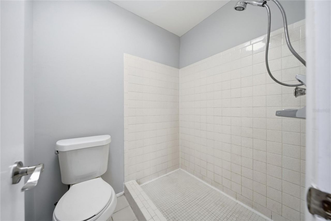 912 Byron Lane, Unit 5C, Sarasota, FL 34243 Photo