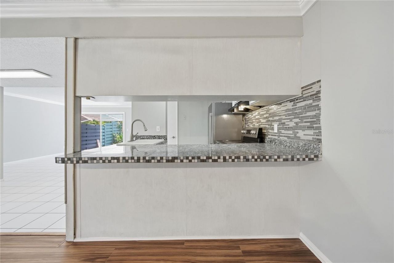 912 Byron Lane, Unit 5C, Sarasota, FL 34243 Photo