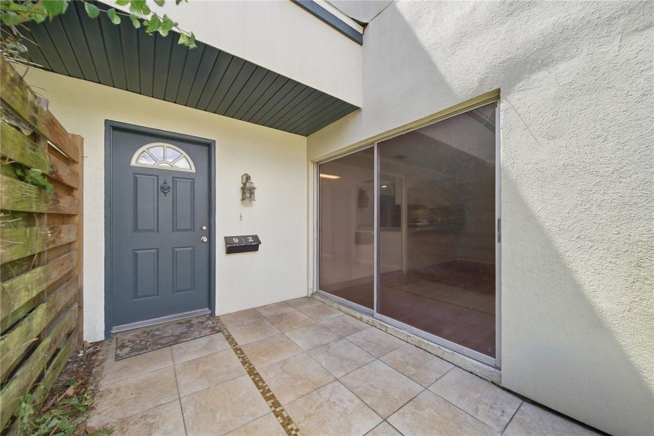 912 Byron Lane, Unit 5C, Sarasota, FL 34243 Photo