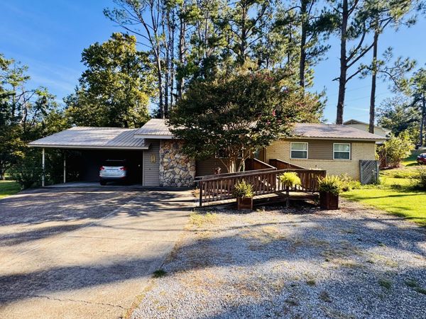 806 Moss Hill Dr., New Albany, MS 38652