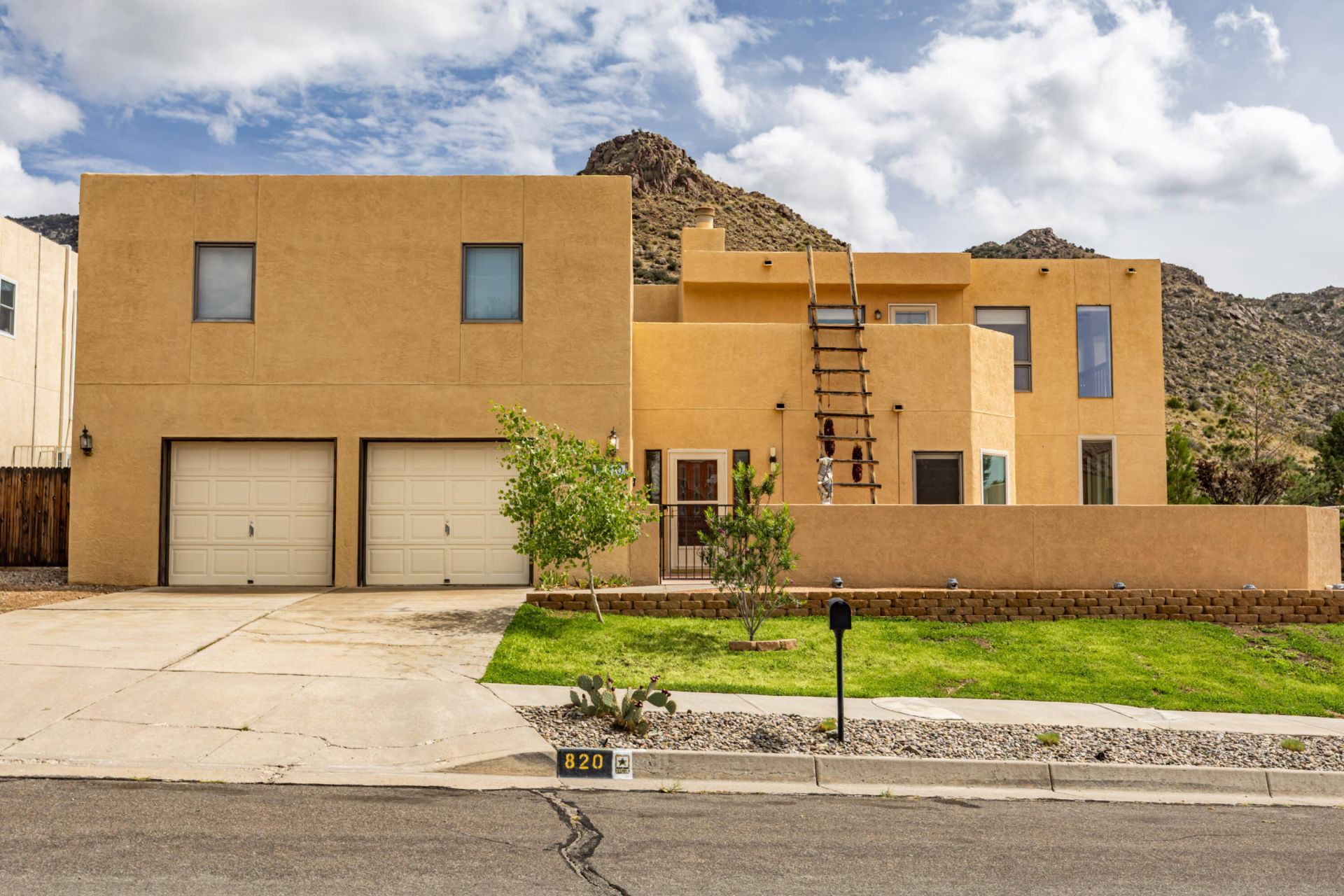 820 Piedra Vista Road Ne, Albuquerque, NM 87123 Main Photo