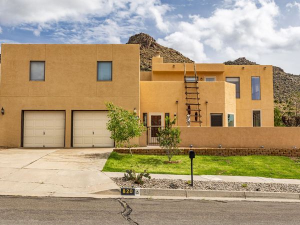 820 Piedra Vista Road NE, Albuquerque, NM 87123