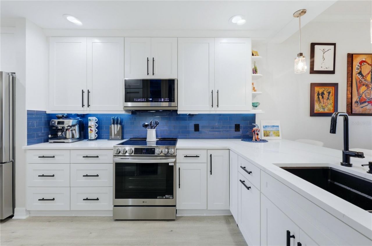 5531 Cannes Circle, Unit 403, Sarasota, FL 34231 Photo