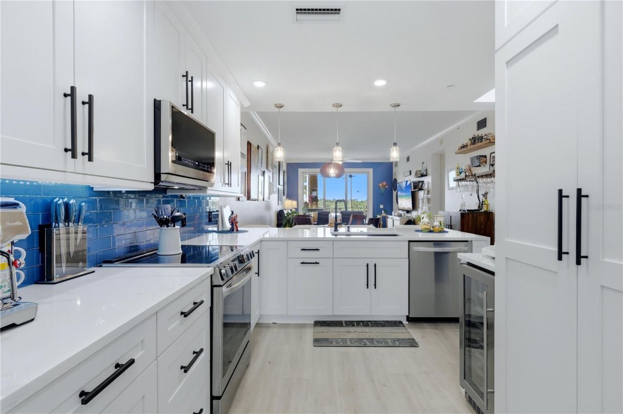 5531 Cannes Circle, Unit 403, Sarasota, FL 34231 Photo