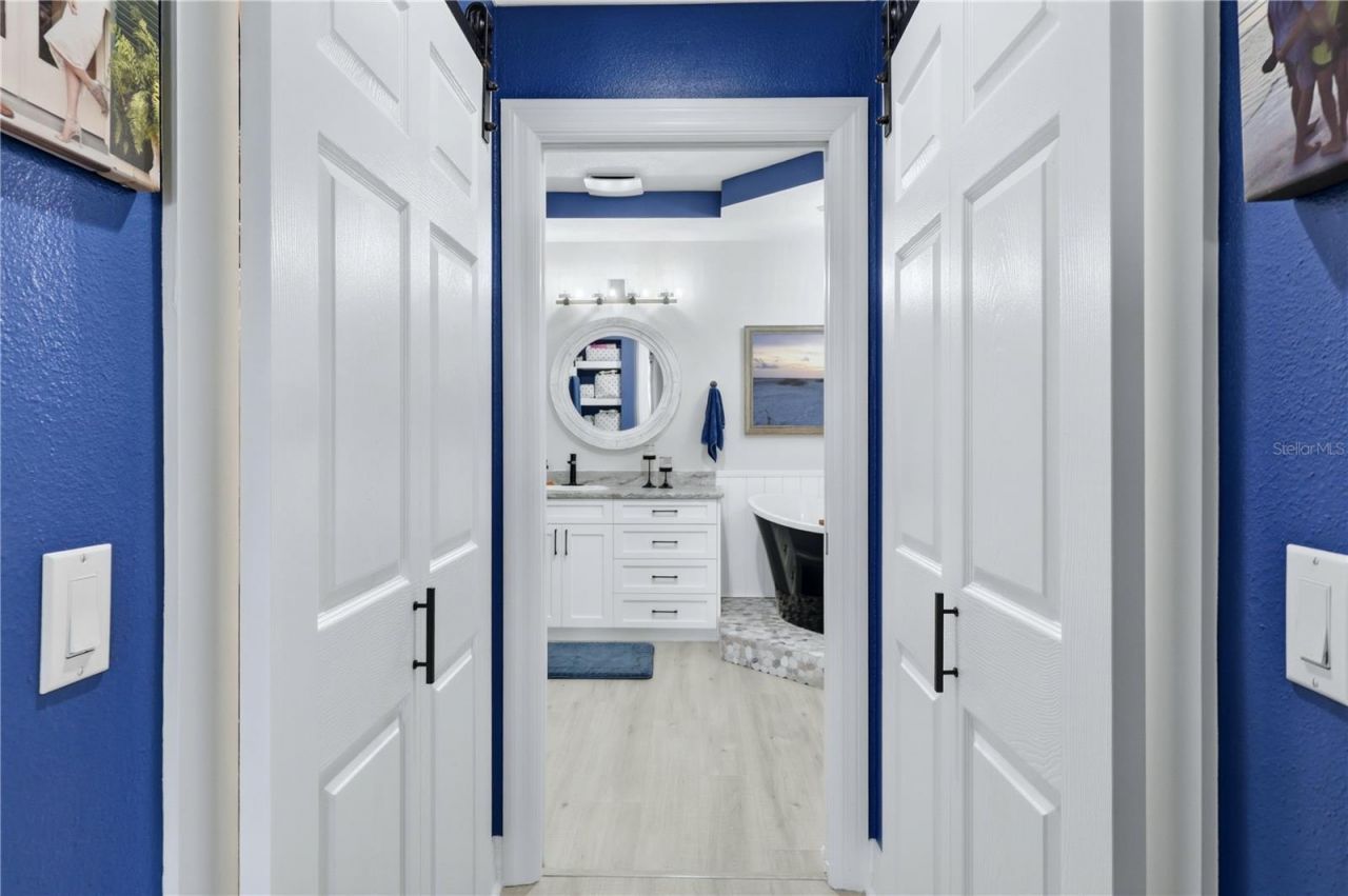 5531 Cannes Circle, Unit 403, Sarasota, FL 34231 Photo