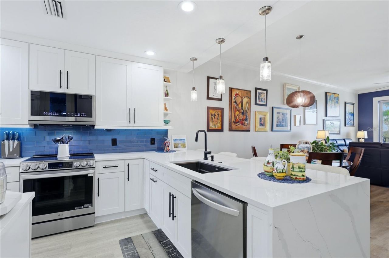 5531 Cannes Circle, Unit 403, Sarasota, FL 34231 Photo