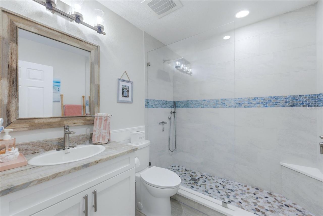 5531 Cannes Circle, Unit 403, Sarasota, FL 34231 Photo
