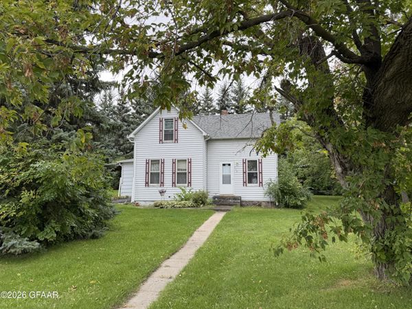 270 6TH Avenue S, Edinburg, ND 58227