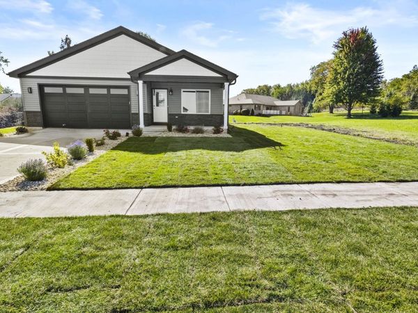 410 E Butler Avenue, Grant Park, IL 60940