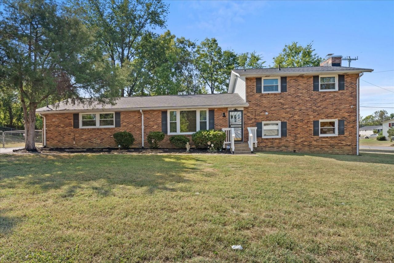 3300 Leondale Ter Nashville, TN 37207