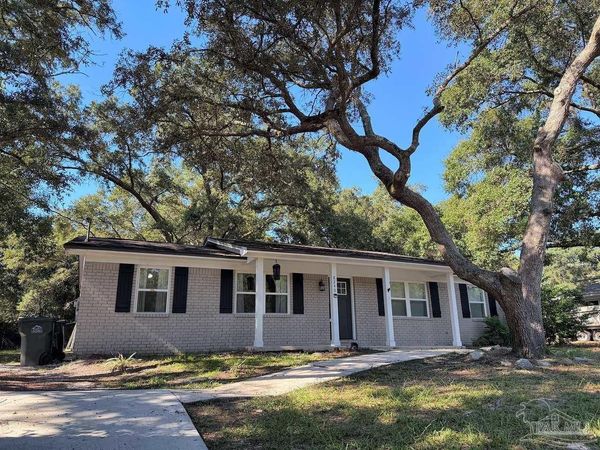 8240 Sedgefield Dr, Pensacola, FL 32507